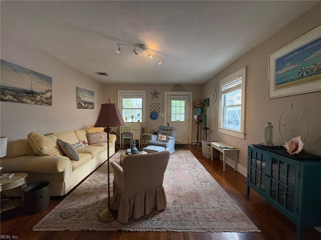 1132 W Ocean View AVE