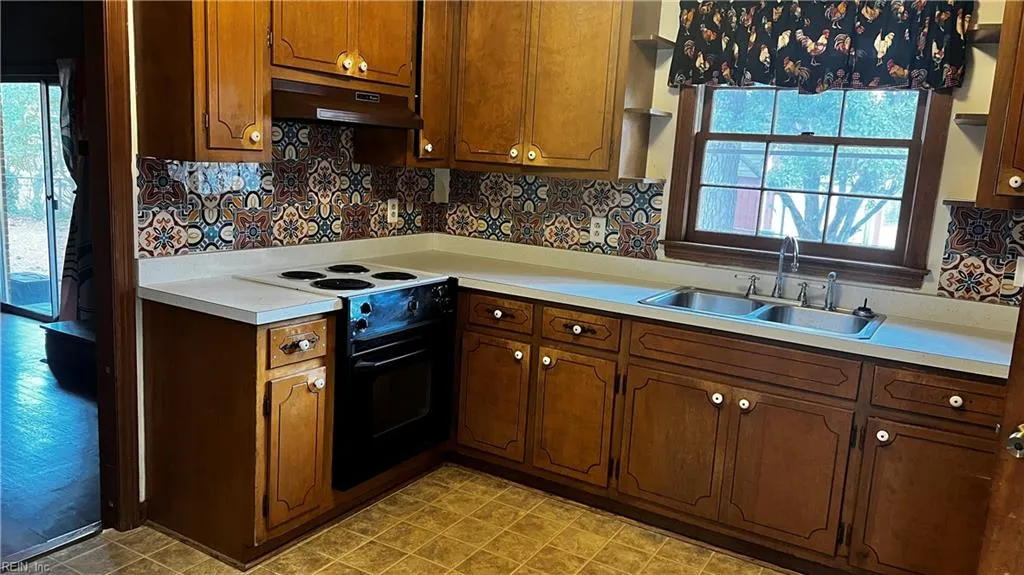 Portsmouth, Virginia 23703, United States, 3 Bedrooms Bedrooms, ,3 BathroomsBathrooms,Residential,Pending,12258