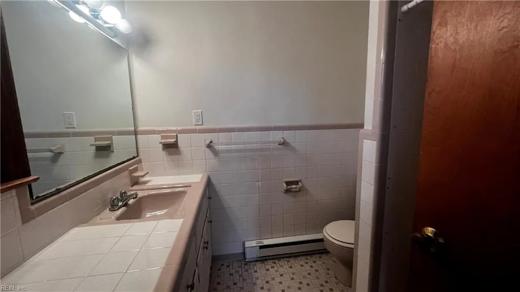 Portsmouth, Virginia 23703, United States, 3 Bedrooms Bedrooms, ,3 BathroomsBathrooms,Residential,Pending,12258