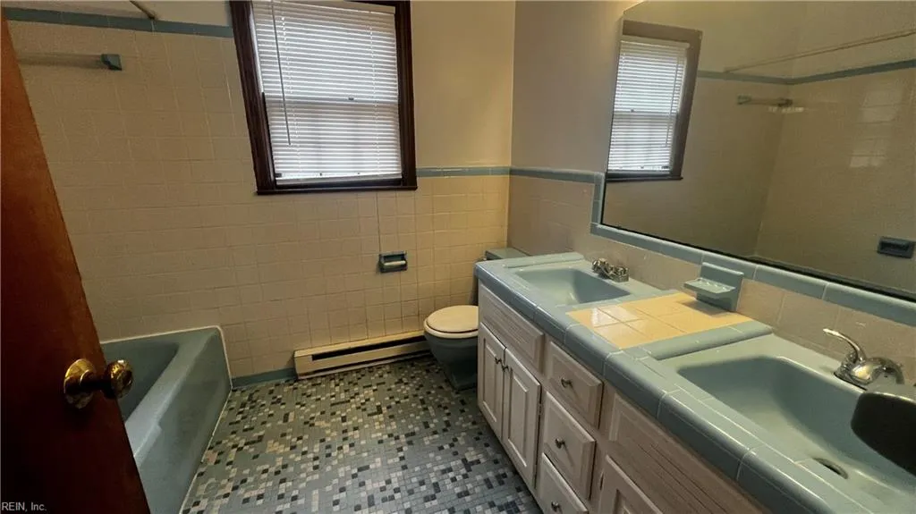 Portsmouth, Virginia 23703, United States, 3 Bedrooms Bedrooms, ,3 BathroomsBathrooms,Residential,Pending,12258