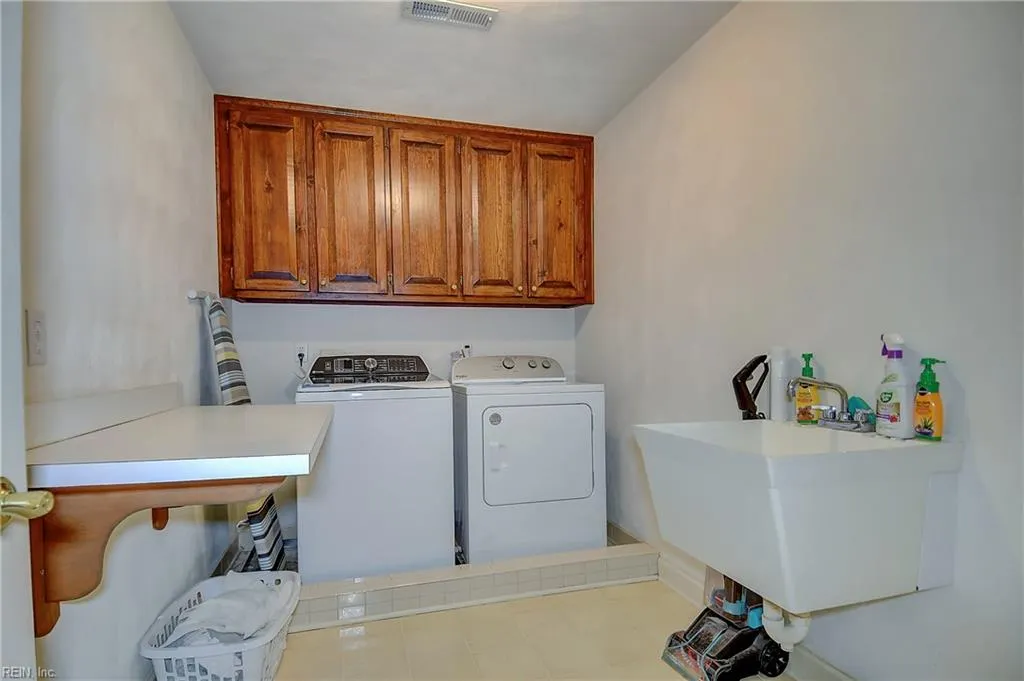 Chesapeake, Virginia 23320, United States, 5 Bedrooms Bedrooms, ,4 BathroomsBathrooms,Residential,Active,146233