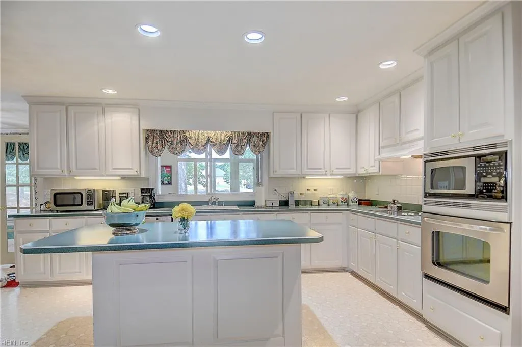 Chesapeake, Virginia 23320, United States, 5 Bedrooms Bedrooms, ,4 BathroomsBathrooms,Residential,Active,146233