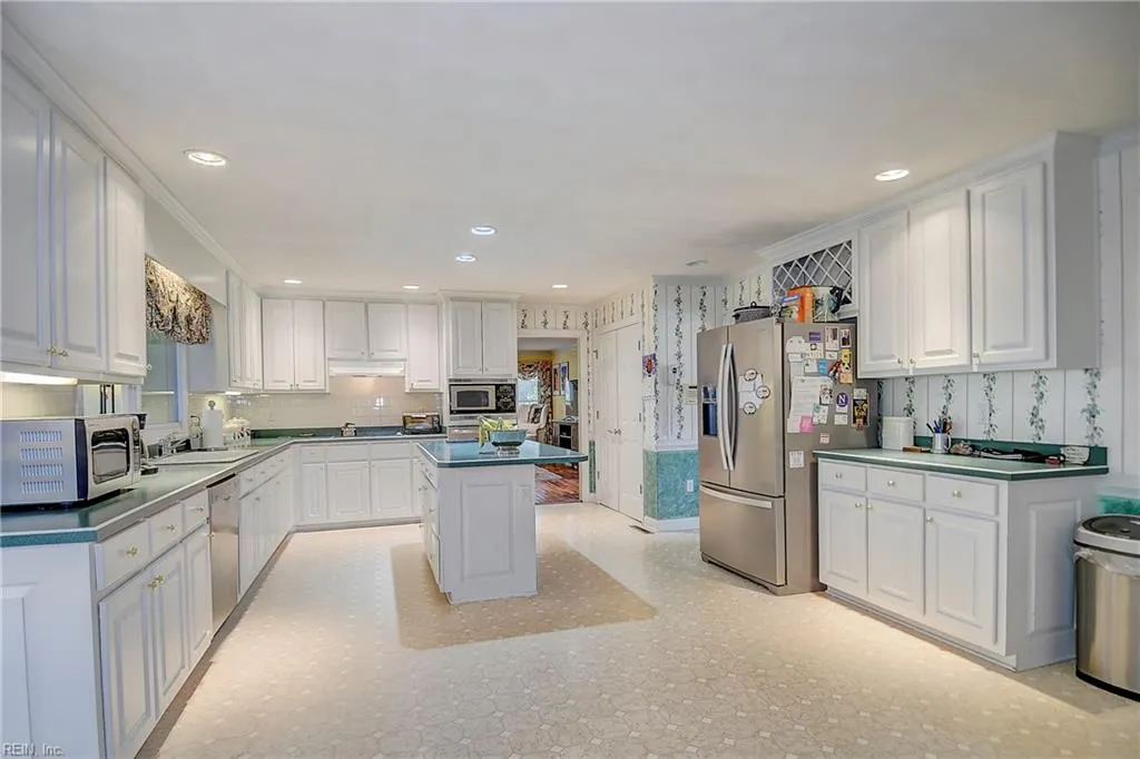 Chesapeake, Virginia 23320, United States, 5 Bedrooms Bedrooms, ,4 BathroomsBathrooms,Residential,Active,146233