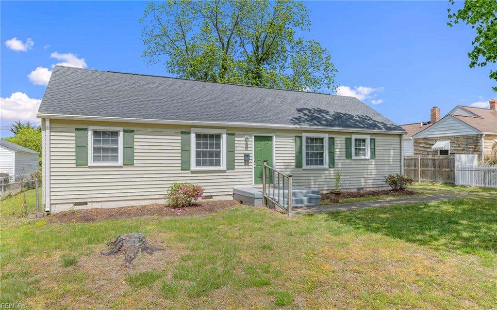 Photo of 21 Langley Avenue, Newport News, VA 23601 (MLS # 10634674)