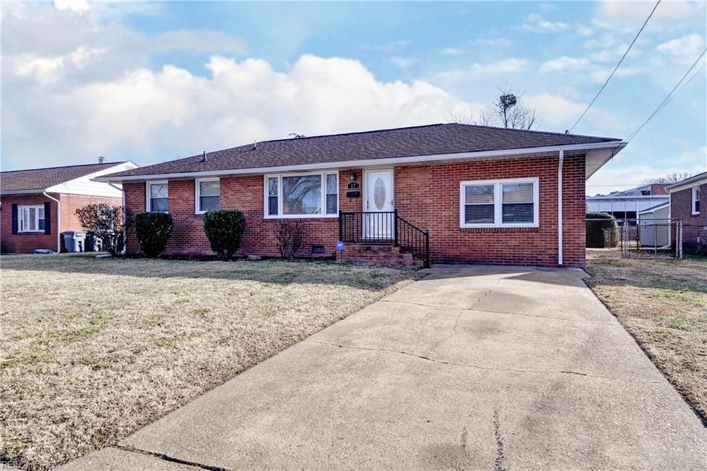 Photo of 17 Prince George Drive, Hampton, VA 23669 (MLS # 10619187)