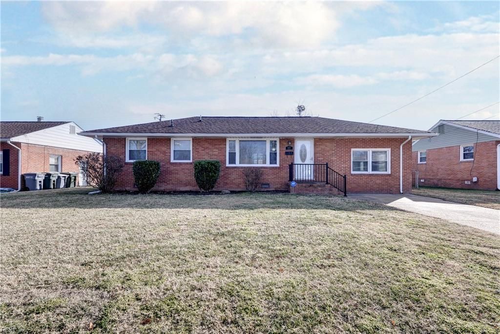 Photo of 17 Prince George Drive, Hampton, VA 23669 (MLS # 10619187)