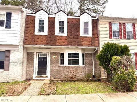 Photo of 1035 Old Denbigh Boulevard, Newport News, VA 23602 (MLS # 10618949)