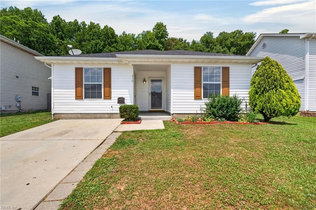 Photo of 310 Greenfield Crescent, Suffolk, VA 23434 (MLS # 10635412)