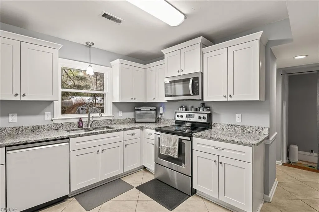 Newport News, Virginia 23602, United States, 3 Bedrooms Bedrooms, ,3 BathroomsBathrooms,Residential,Pending,102820