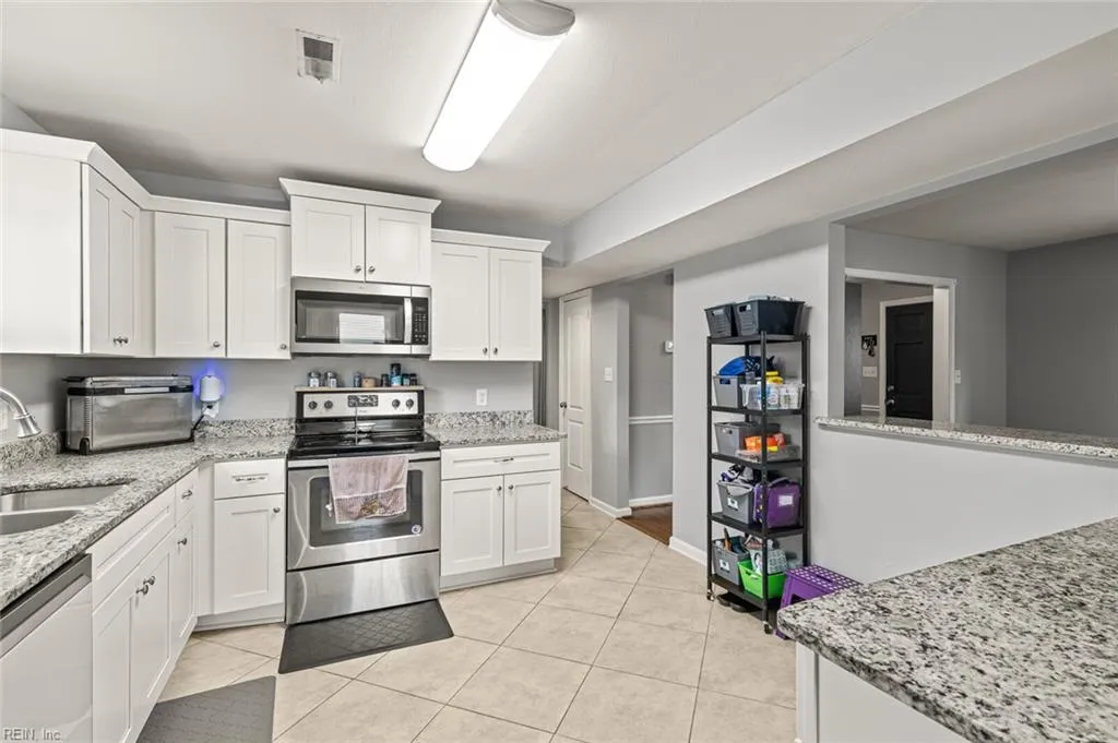 Newport News, Virginia 23602, United States, 3 Bedrooms Bedrooms, ,3 BathroomsBathrooms,Residential,Pending,102820