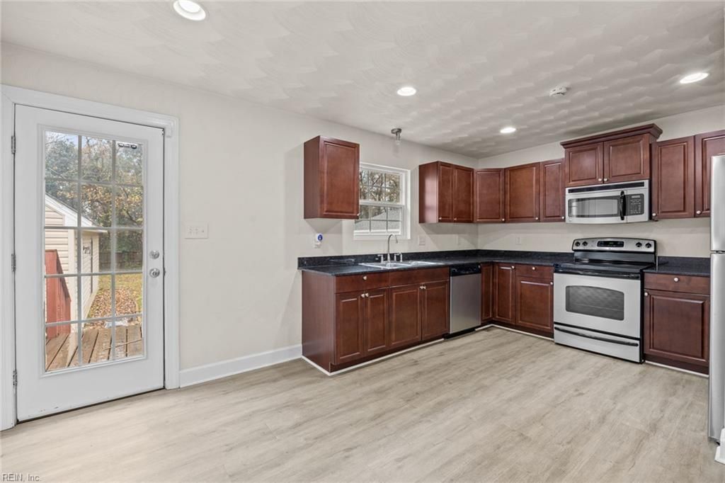 Photo of 8057 W Glen Road, Norfolk, VA 23505 (MLS # 10612338)