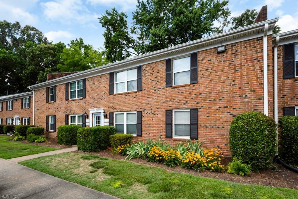 Photo of 1015 Barclay Square, Virginia Beach, VA 23451 (MLS # 10651465)