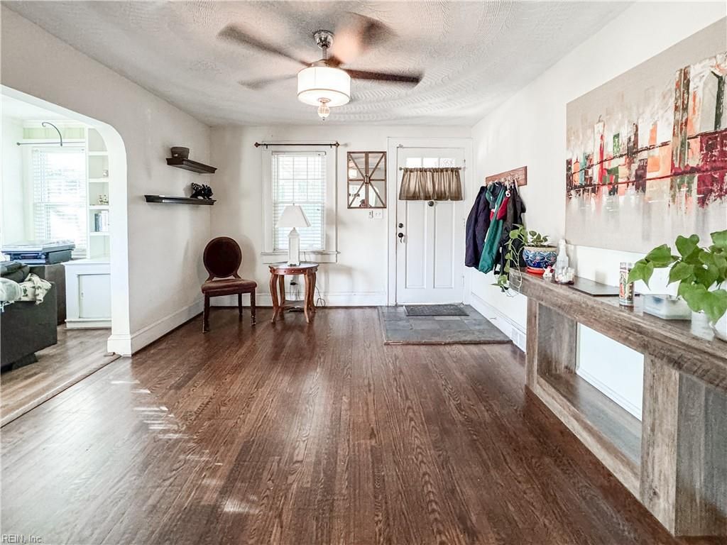 Photo of 424 W 27th Street, Norfolk, VA 23517 (MLS # 10615727)