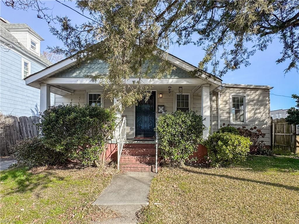 Photo of 424 W 27th Street, Norfolk, VA 23517 (MLS # 10615727)