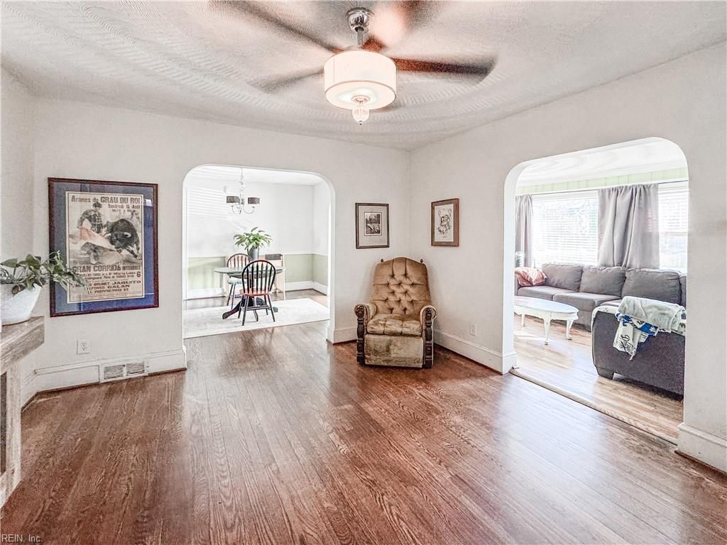 Photo of 424 W 27th Street, Norfolk, VA 23517 (MLS # 10615727)