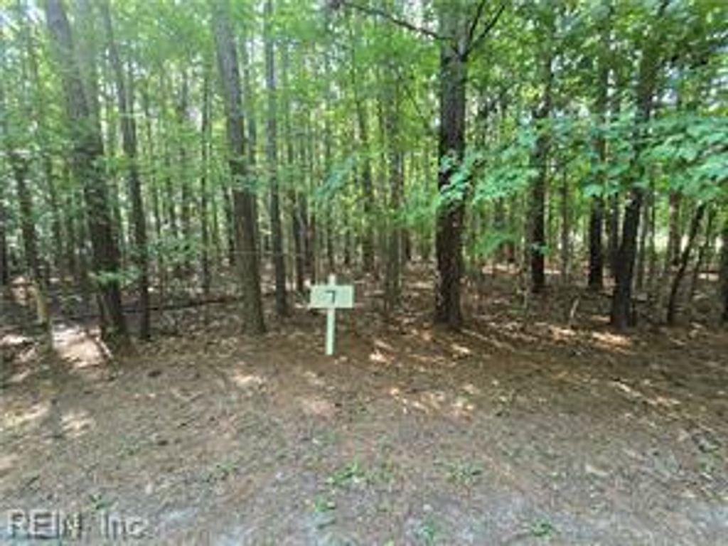 Photo of Lot 7 Kayak Cove Road, Cobbs Creek, VA 23035 (MLS # 10630434)