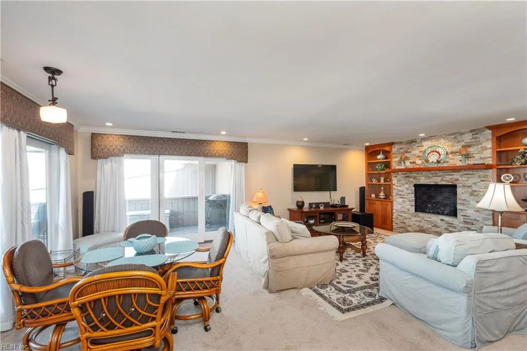 Virginia Beach, Virginia 23451, United States, 2 Bedrooms Bedrooms, ,2 BathroomsBathrooms,Residential,Active,238448