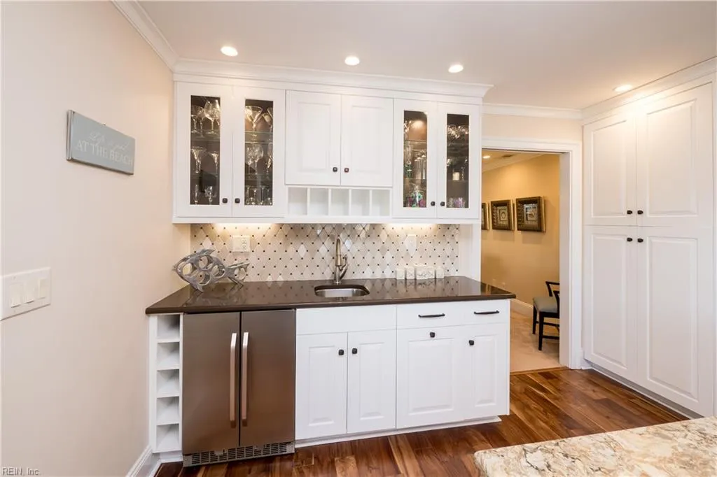 Virginia Beach, Virginia 23451, United States, 2 Bedrooms Bedrooms, ,2 BathroomsBathrooms,Residential,Active,238448