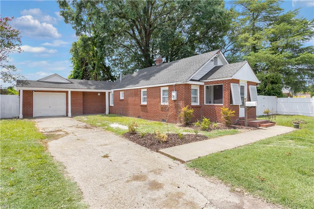 Photo of 12 Middlesex Road, Newport News, VA 23606 (MLS # 10646050)