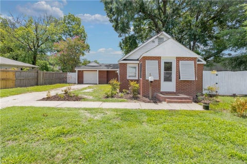Photo of 12 Middlesex Road, Newport News, VA 23606 (MLS # 10646050)