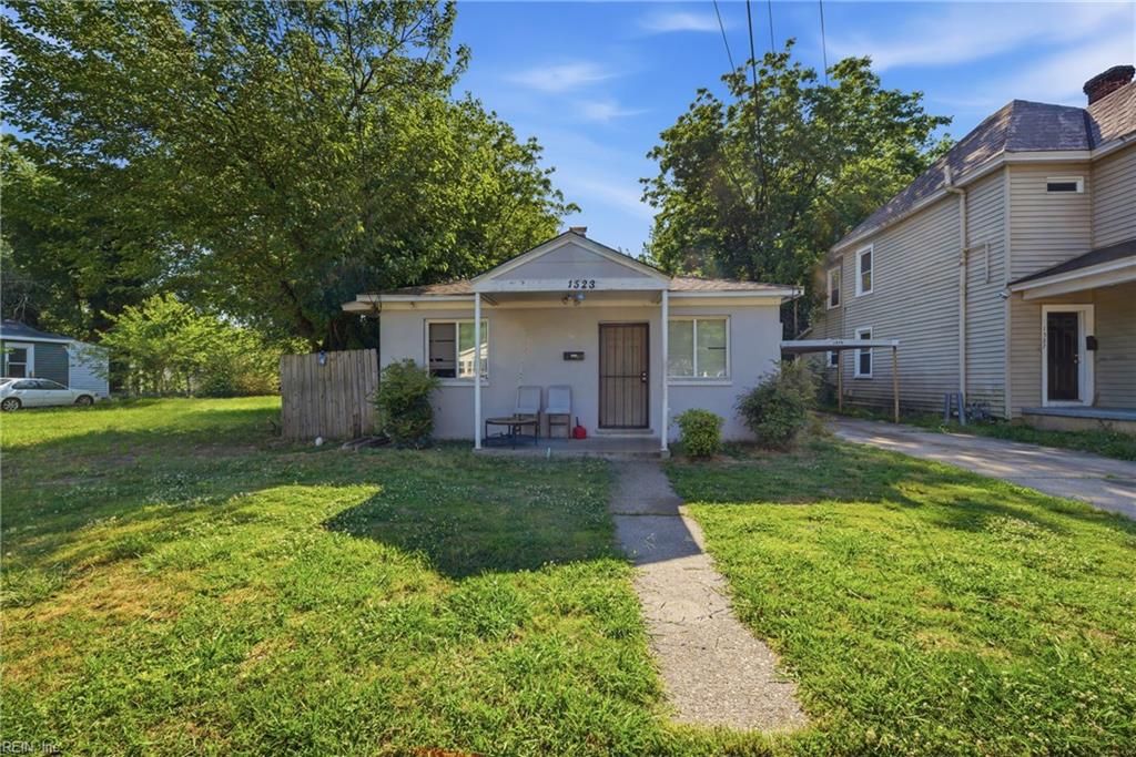 Photo of 1525 Des Moines Avenue, Portsmouth, VA 23704 (MLS # 10635401)