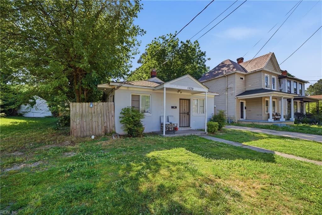 Photo of 1525 Des Moines Avenue, Portsmouth, VA 23704 (MLS # 10635401)