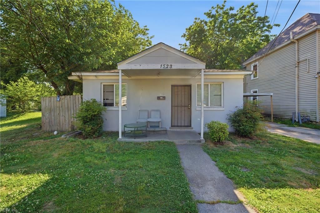 Photo of 1525 Des Moines Avenue, Portsmouth, VA 23704 (MLS # 10635401)