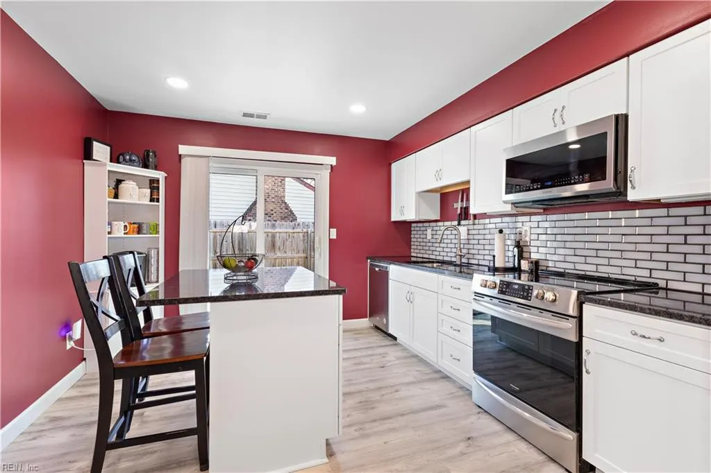 Virginia Beach, Virginia 23456, United States, 3 Bedrooms Bedrooms, ,2 BathroomsBathrooms,Residential,Active,97859