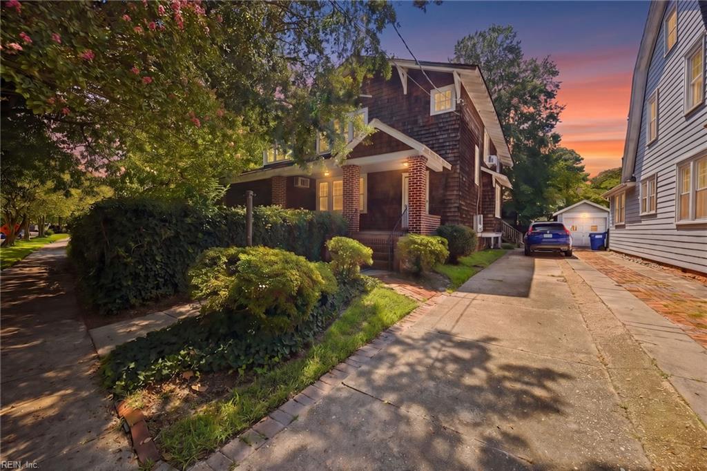 Photo of 931 Jamestown Crescent, Norfolk, VA 23508 (MLS # 10652727)