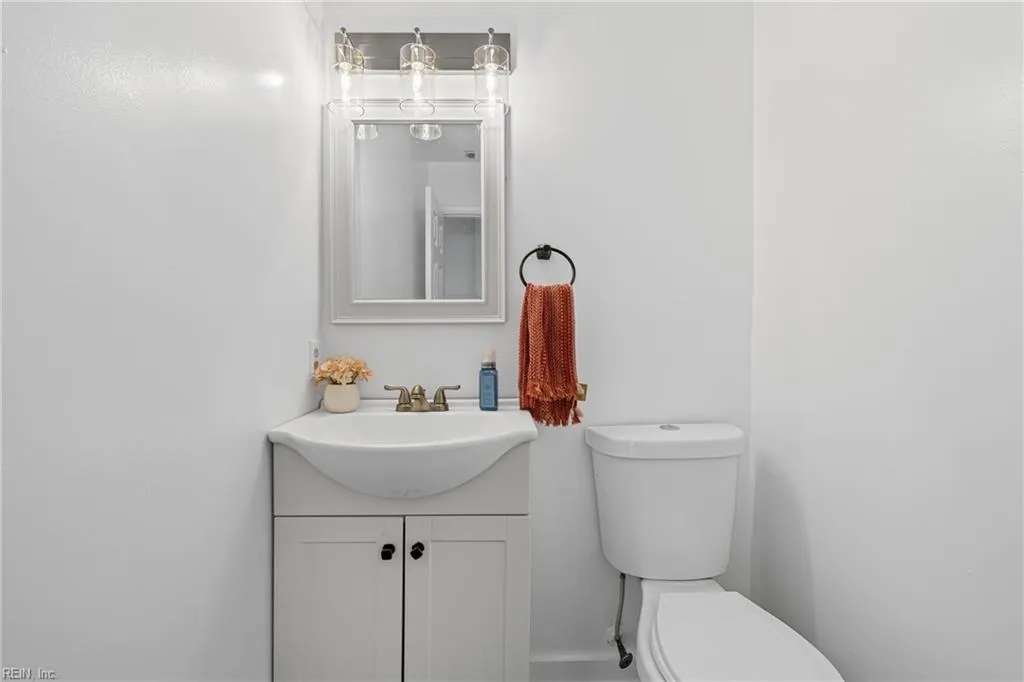 Chesapeake, Virginia 23320, United States, 4 Bedrooms Bedrooms, ,3 BathroomsBathrooms,Residential,Pending,109286