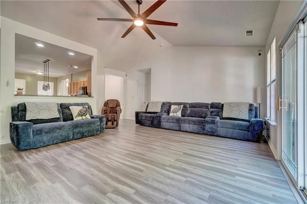 Suffolk, Virginia 23435, United States, 4 Bedrooms Bedrooms, ,2 BathroomsBathrooms,Residential,Pending,120359