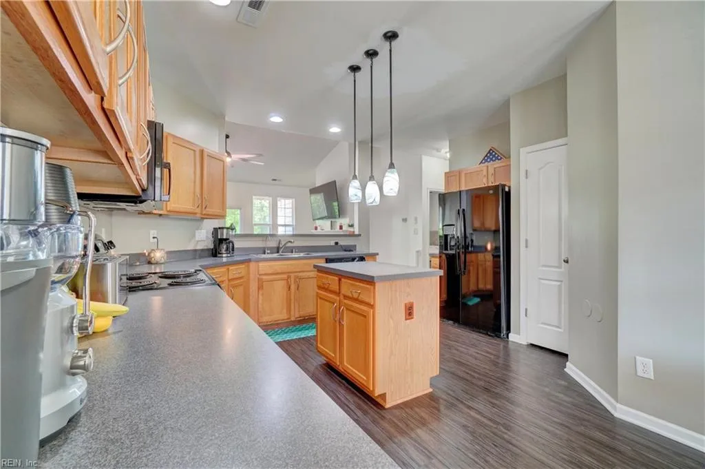 Suffolk, Virginia 23435, United States, 4 Bedrooms Bedrooms, ,2 BathroomsBathrooms,Residential,Pending,120359