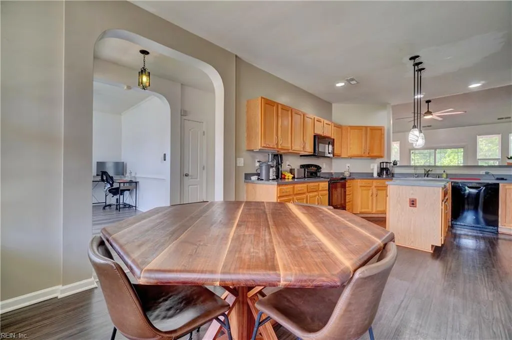 Suffolk, Virginia 23435, United States, 4 Bedrooms Bedrooms, ,2 BathroomsBathrooms,Residential,Pending,120359