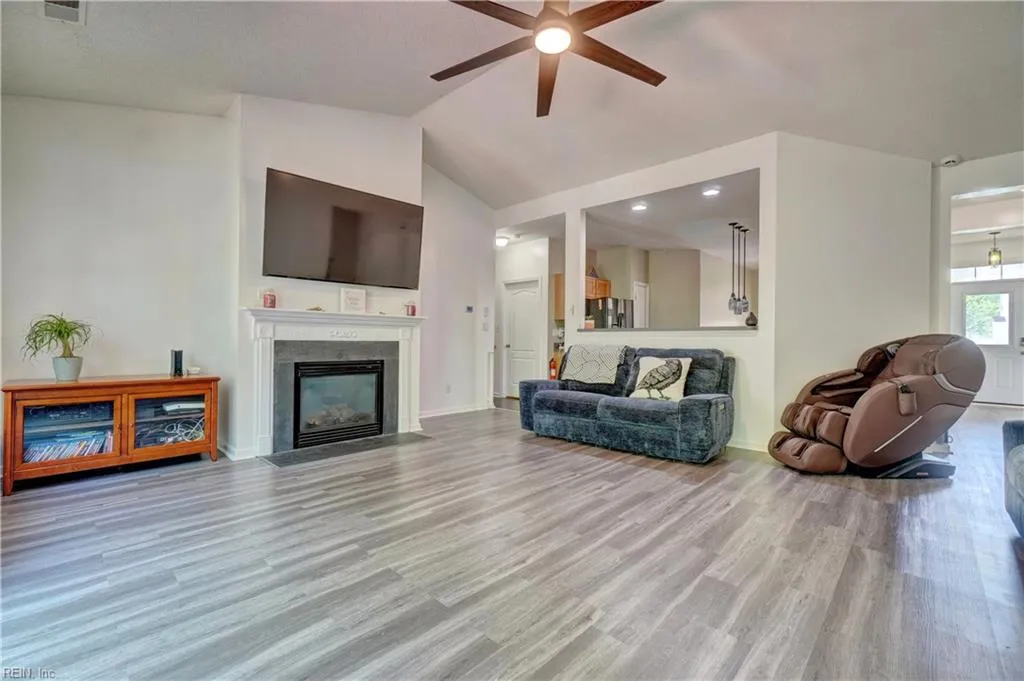 Suffolk, Virginia 23435, United States, 4 Bedrooms Bedrooms, ,2 BathroomsBathrooms,Residential,Pending,120359