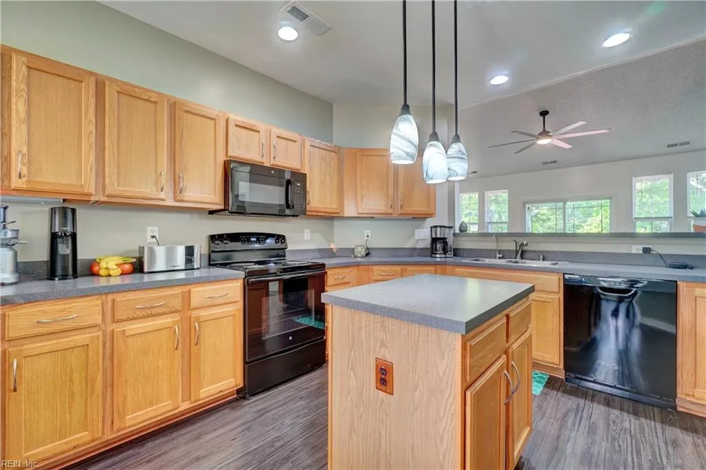 Suffolk, Virginia 23435, United States, 4 Bedrooms Bedrooms, ,2 BathroomsBathrooms,Residential,Pending,120359