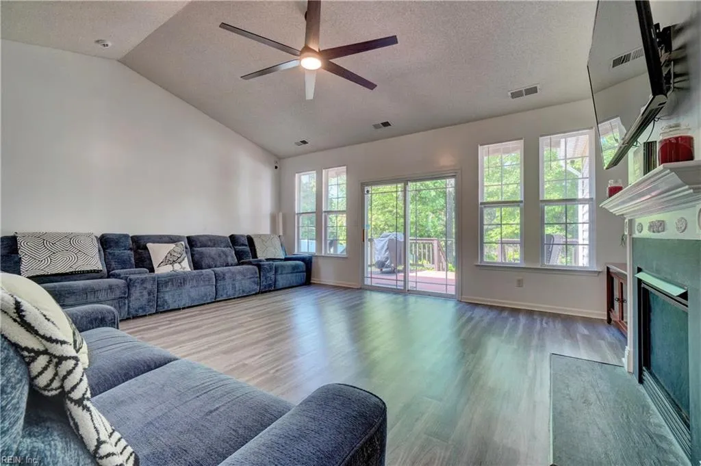 Suffolk, Virginia 23435, United States, 4 Bedrooms Bedrooms, ,2 BathroomsBathrooms,Residential,Pending,120359