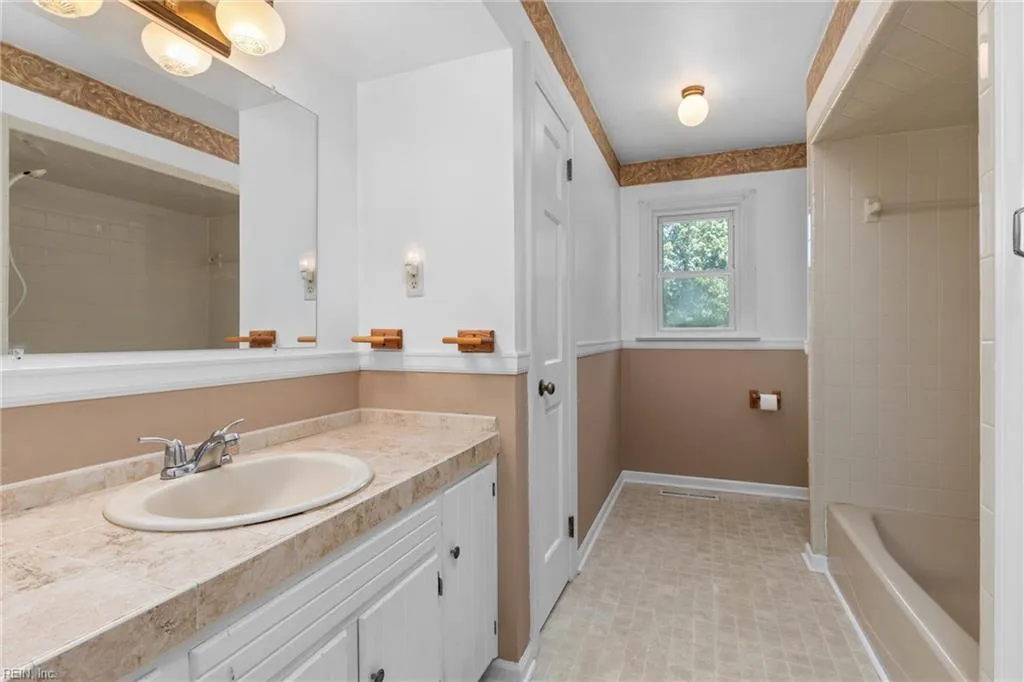 Chesapeake, Virginia 23322, United States, 4 Bedrooms Bedrooms, ,2 BathroomsBathrooms,Residential,Active,164694