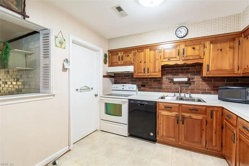 Portsmouth, Virginia 23703, United States, 2 Bedrooms Bedrooms, ,2 BathroomsBathrooms,Residential,Active,26062