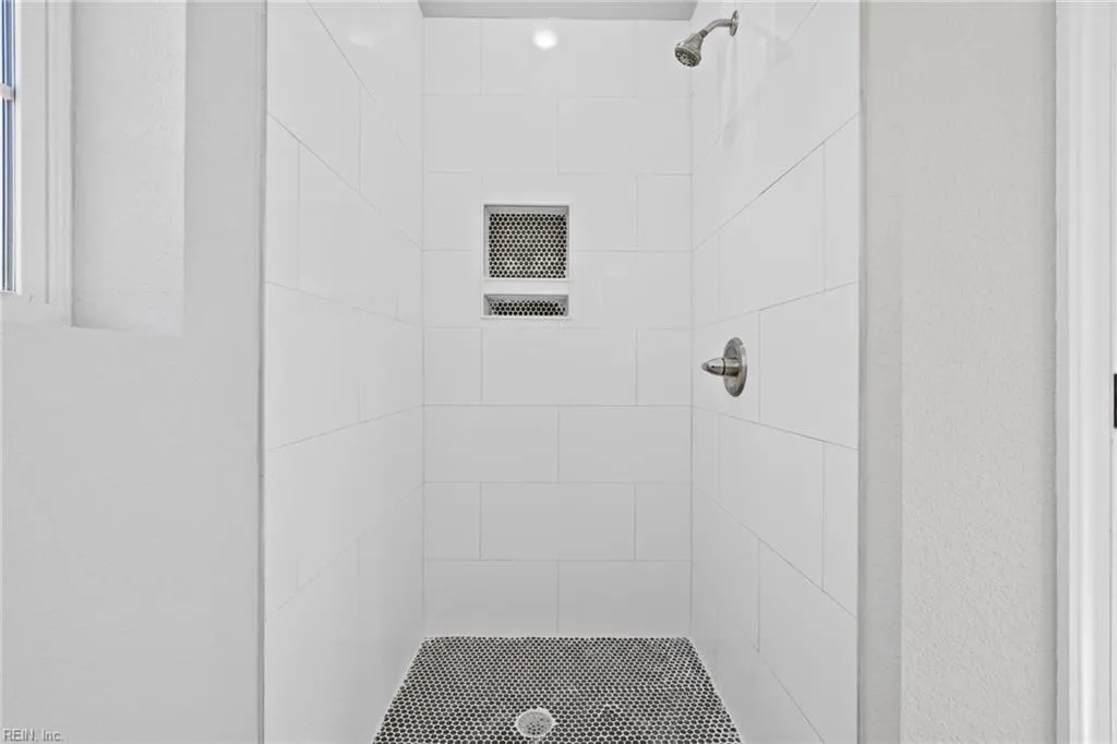 Norfolk, Virginia 23504, United States, 4 Bedrooms Bedrooms, ,4 BathroomsBathrooms,Residential,Pending,23829