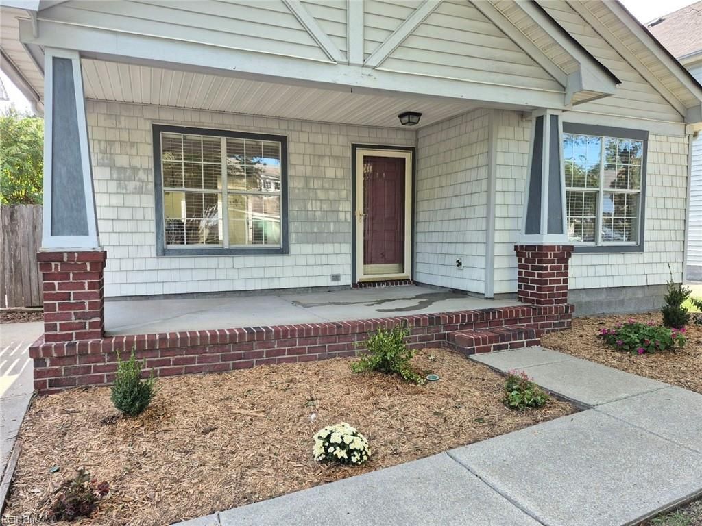 Photo of 301 Town Pointe Way, Newport News, VA 23601 (MLS # 10604811)