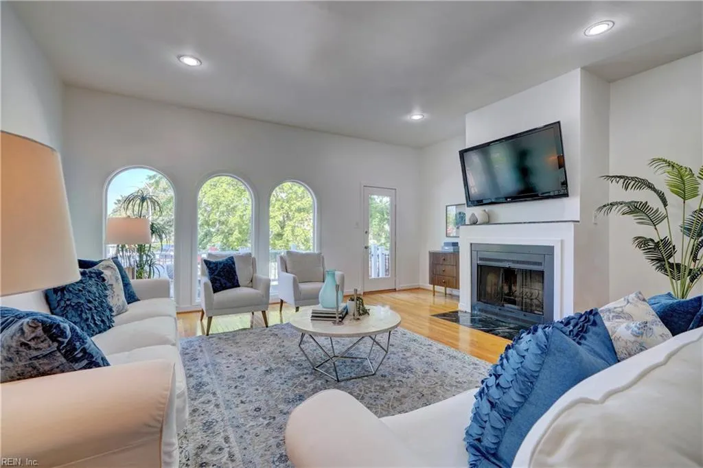 Norfolk, Virginia 23510, United States, 2 Bedrooms Bedrooms, ,3 BathroomsBathrooms,Residential,Pending,116961