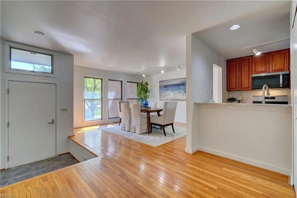 Norfolk, Virginia 23510, United States, 2 Bedrooms Bedrooms, ,3 BathroomsBathrooms,Residential,Pending,116961