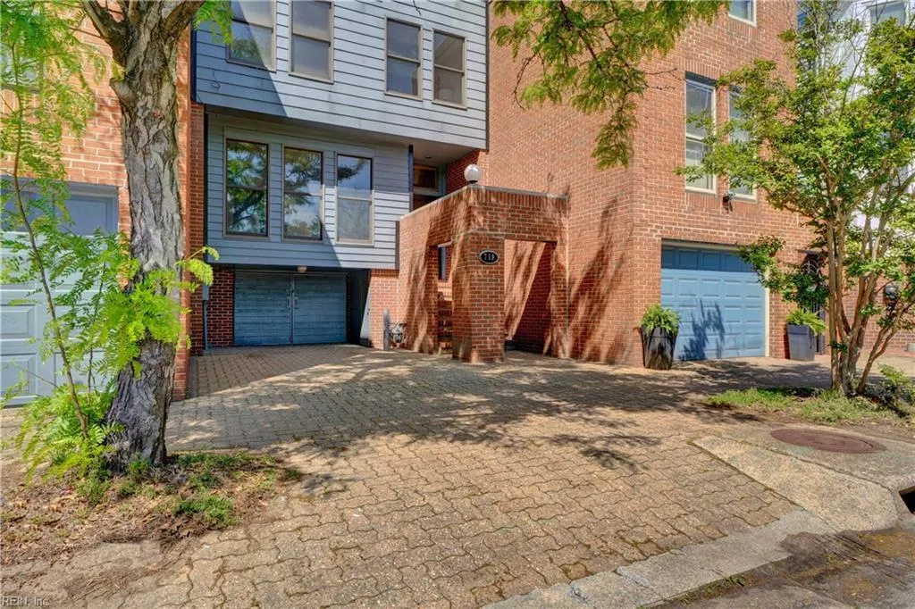 Norfolk, Virginia 23510, United States, 2 Bedrooms Bedrooms, ,3 BathroomsBathrooms,Residential,Pending,116961