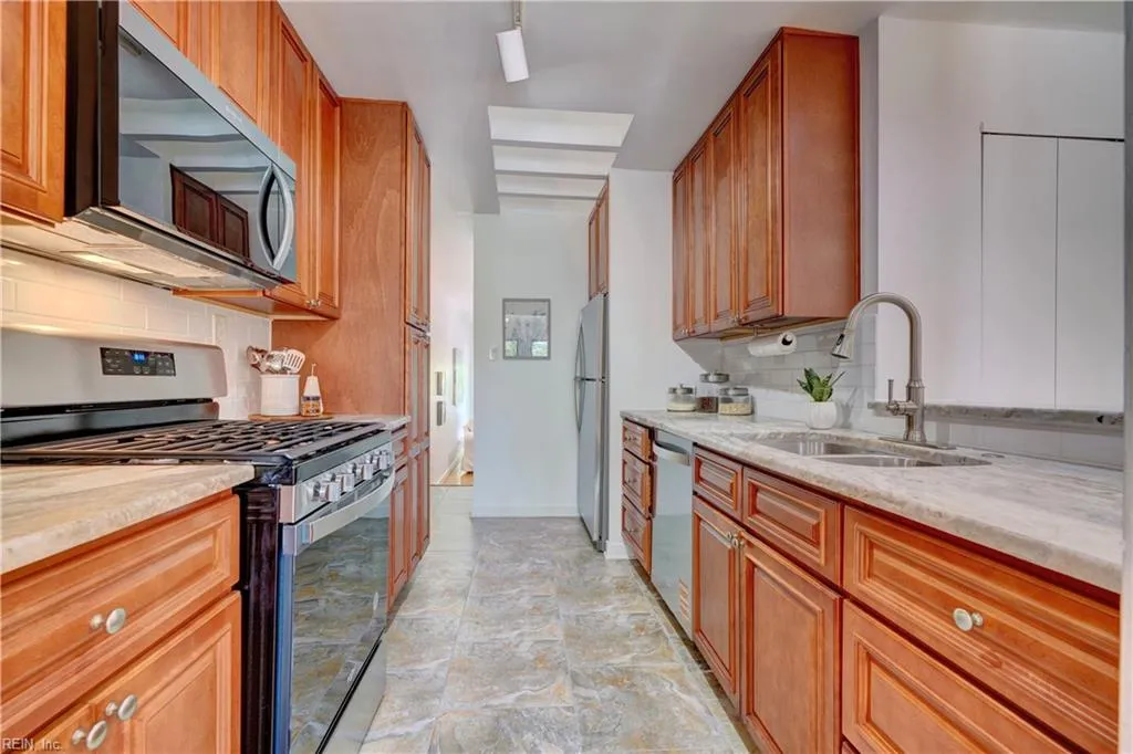 Norfolk, Virginia 23510, United States, 2 Bedrooms Bedrooms, ,3 BathroomsBathrooms,Residential,Pending,116961