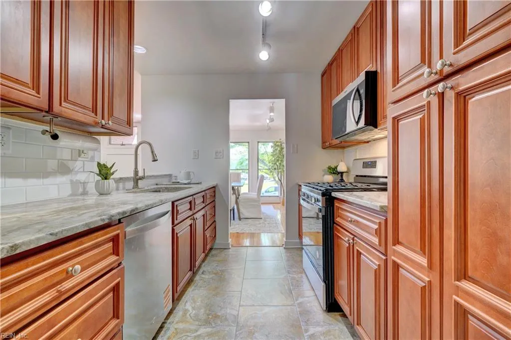 Norfolk, Virginia 23510, United States, 2 Bedrooms Bedrooms, ,3 BathroomsBathrooms,Residential,Pending,116961