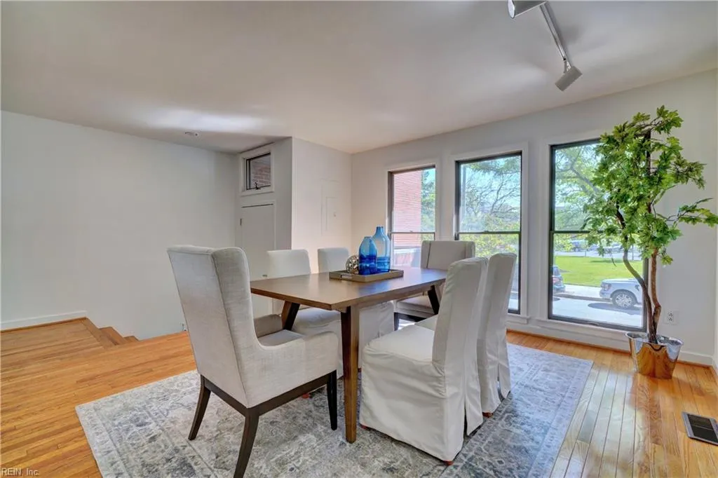 Norfolk, Virginia 23510, United States, 2 Bedrooms Bedrooms, ,3 BathroomsBathrooms,Residential,Pending,116961