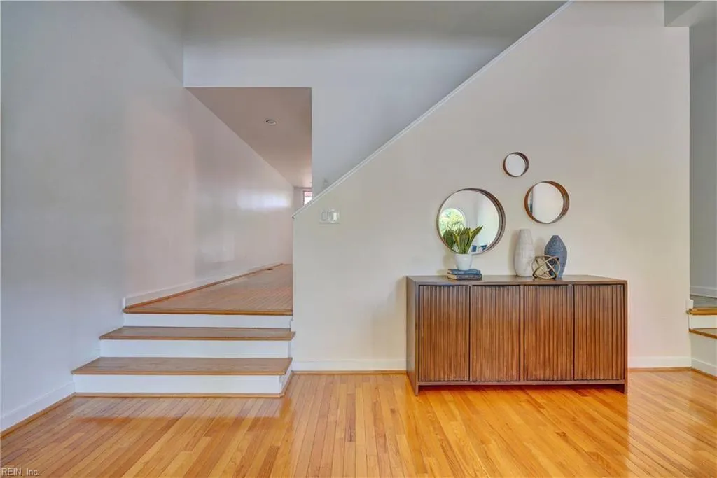 Norfolk, Virginia 23510, United States, 2 Bedrooms Bedrooms, ,3 BathroomsBathrooms,Residential,Pending,116961