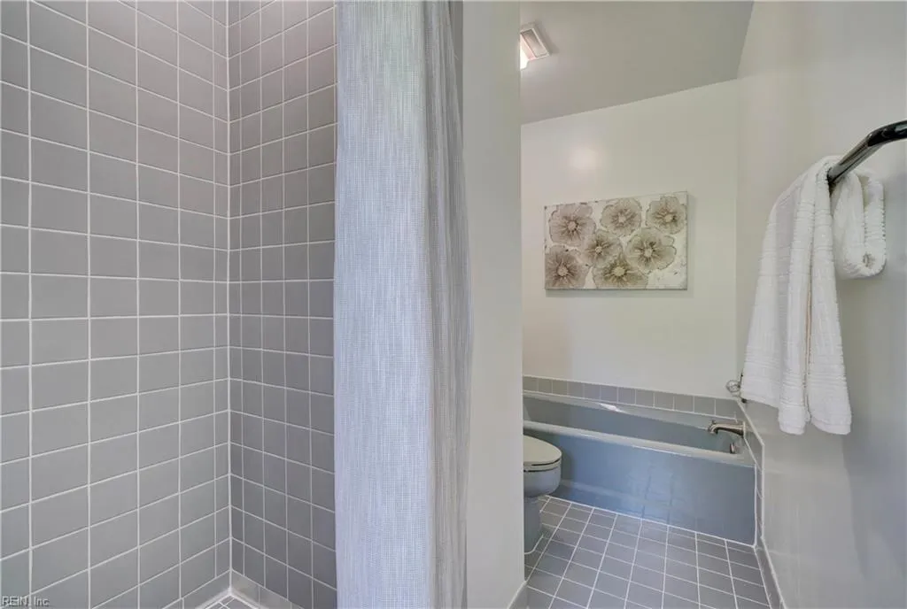 Norfolk, Virginia 23510, United States, 2 Bedrooms Bedrooms, ,3 BathroomsBathrooms,Residential,Pending,116961