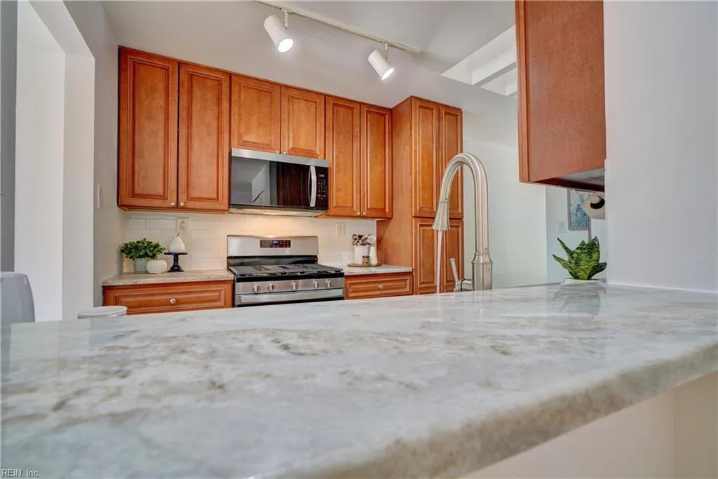 Norfolk, Virginia 23510, United States, 2 Bedrooms Bedrooms, ,3 BathroomsBathrooms,Residential,Pending,116961