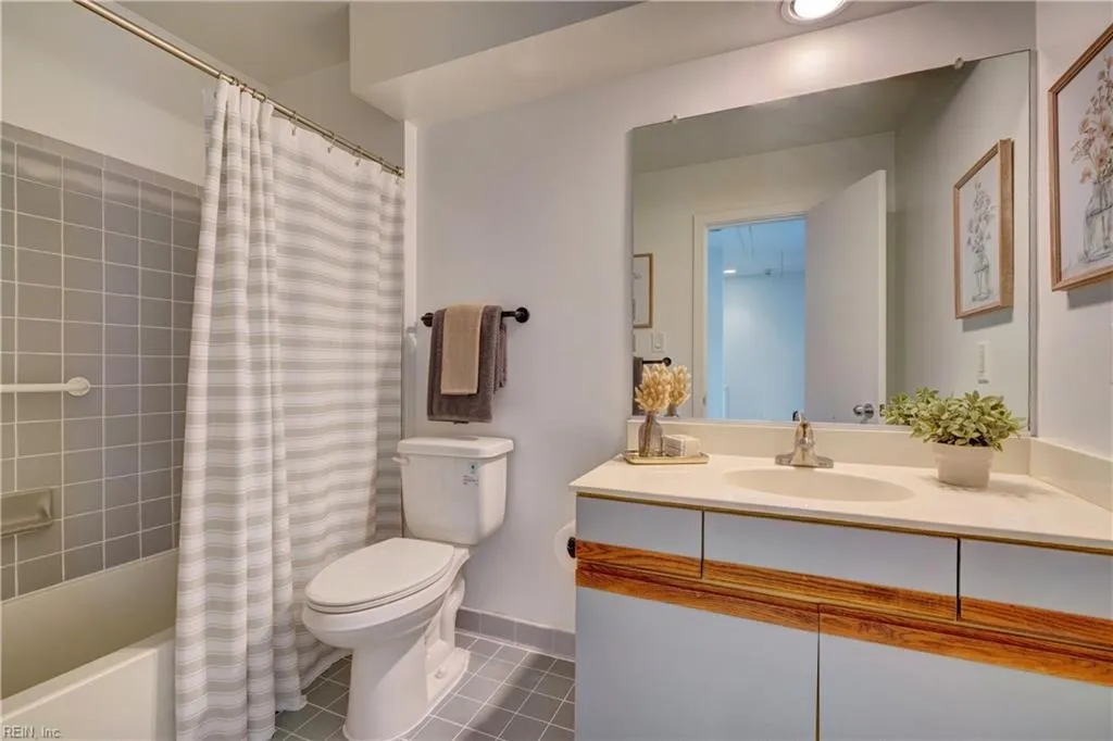 Norfolk, Virginia 23510, United States, 2 Bedrooms Bedrooms, ,3 BathroomsBathrooms,Residential,Pending,116961